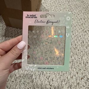 Le Mini Macaron Electric Bouquet Nail Stickers
